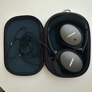 Bose Noise-Cancelling Headphones - Black and Gray